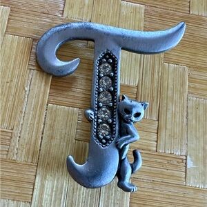 Vtg Costume Signed JJ JONETTE “ T “ Initial Cat Silver Tone Brooch Pin Jewelry